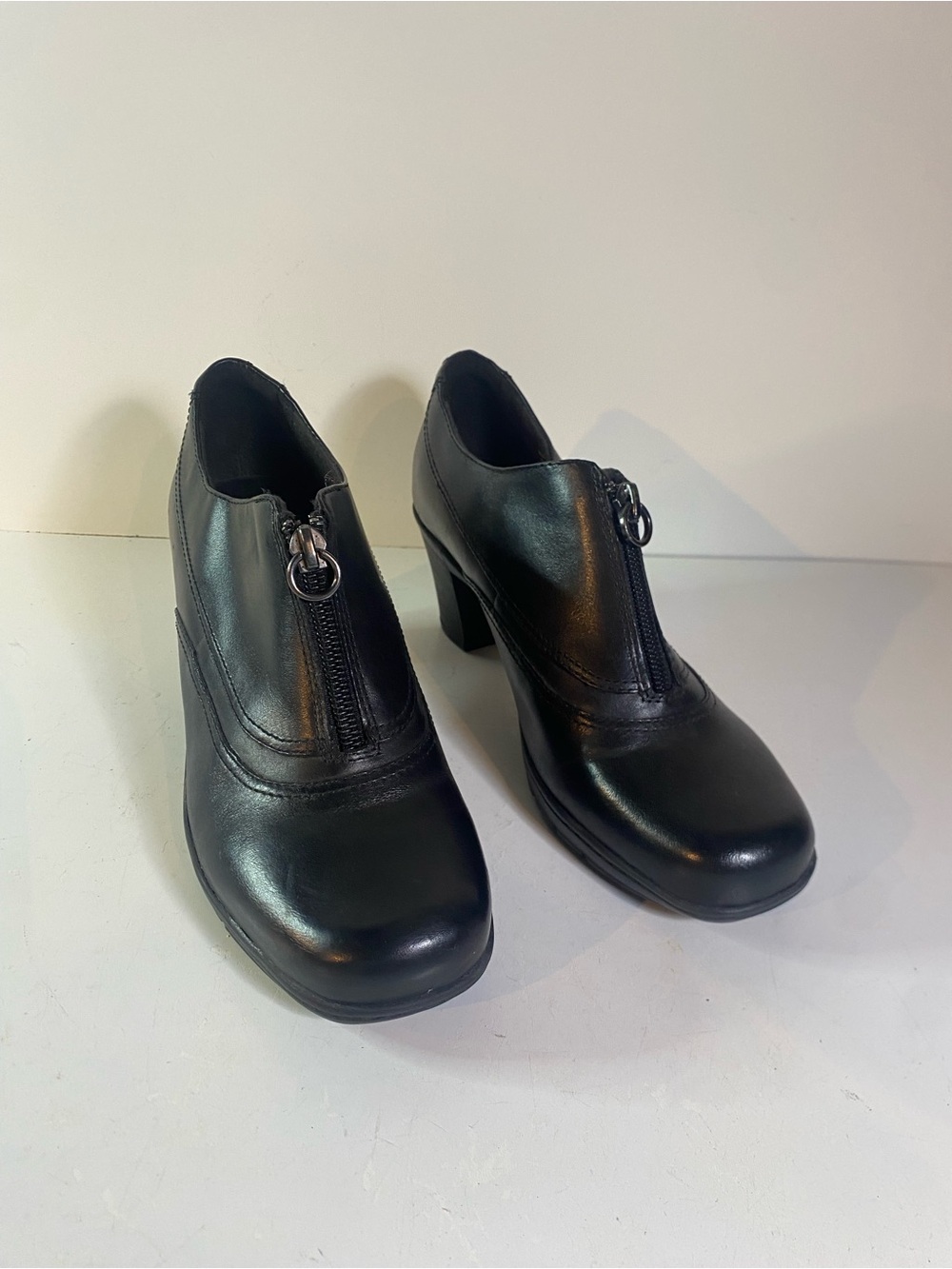 Clarks Black Leather Artisan Front Zip Up Low Boot With Circular Zipper Pull